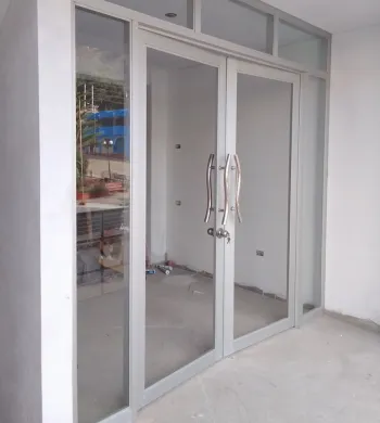 Puertas de vidrio y aluminio en Puebla